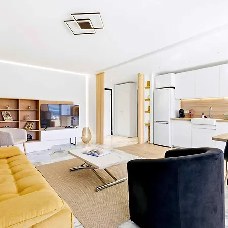 Lacour - 2 Bedroom - Large Terrace - 2 Min From The Croisette & Beaches * Cannes