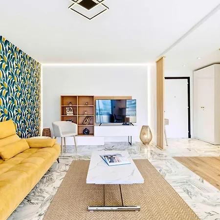 Lacour - 2 Bedroom - Large Terrace - 2 Min From The Croisette & Beaches *