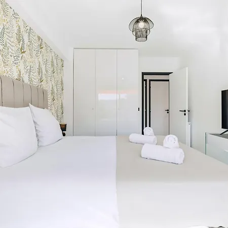 Lacour - 2 Bedroom - Large Terrace - 2 Min From The Croisette & Beaches *