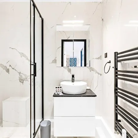 Lacour - 2 Bedroom - Large Terrace - 2 Min From The Croisette & Beaches *