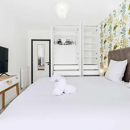 Lacour - 2 Bedroom - Large Terrace - 2 Min From The Croisette & Beaches Канны