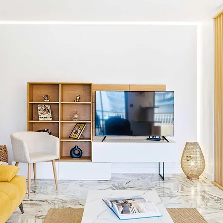 Lacour - 2 Bedroom - Large Terrace - 2 Min From The Croisette & Beaches
