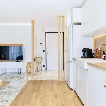 Lacour - 2 Bedroom - Large Terrace - 2 Min From The Croisette & Beaches
