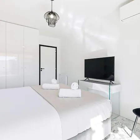 Lacour - 2 Bedroom - Large Terrace - 2 Min From The Croisette & Beaches *