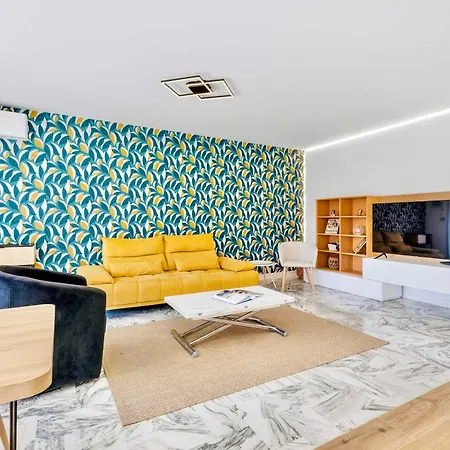 Lacour - 2 Bedroom - Large Terrace - 2 Min From The Croisette & Beaches