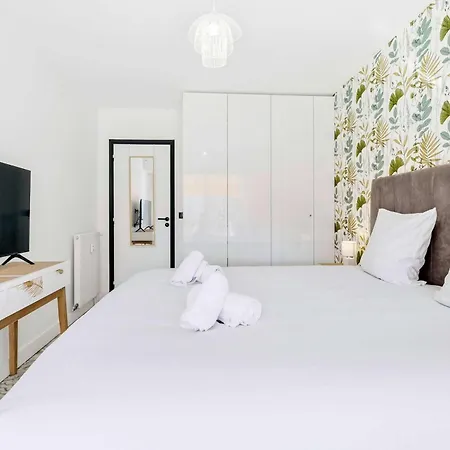 Lacour - 2 Bedroom - Large Terrace - 2 Min From The Croisette & Beaches *