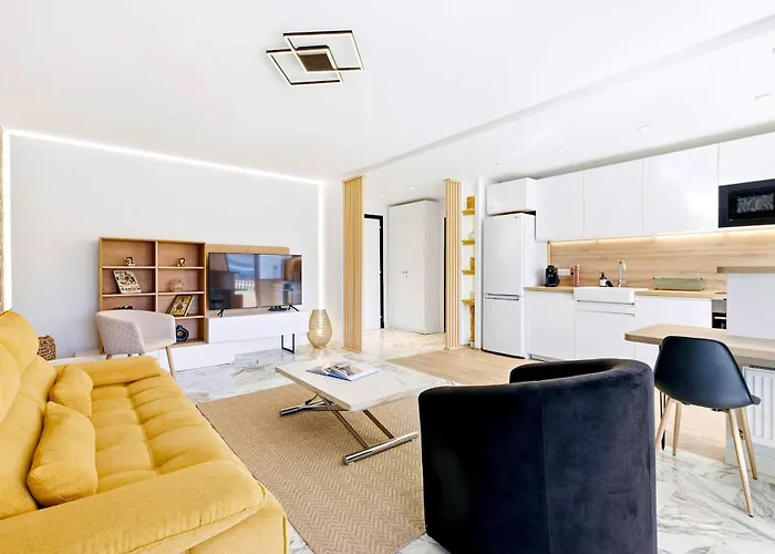 Lacour - 2 Bedroom - Large Terrace - 2 Min From The Croisette & Beaches * Cannes