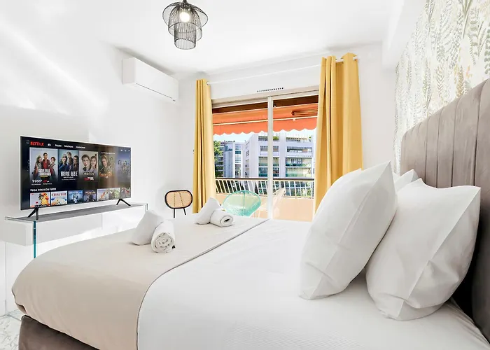 Lacour - 2 Bedroom - Large Terrace - 2 Min From The Croisette & Beaches *