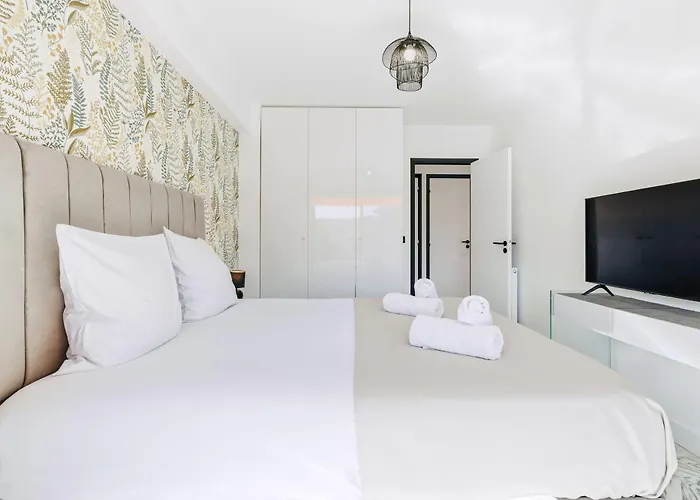 Lacour - 2 Bedroom - Large Terrace - 2 Min From The Croisette & Beaches *