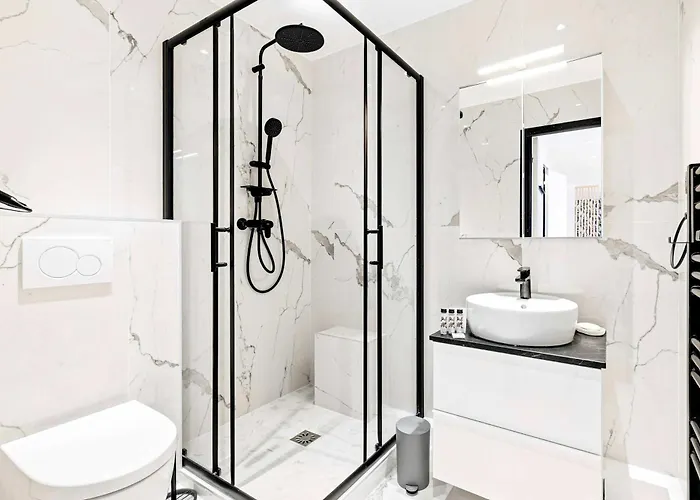 Lacour - 2 Bedroom - Large Terrace - 2 Min From The Croisette & Beaches Cannes