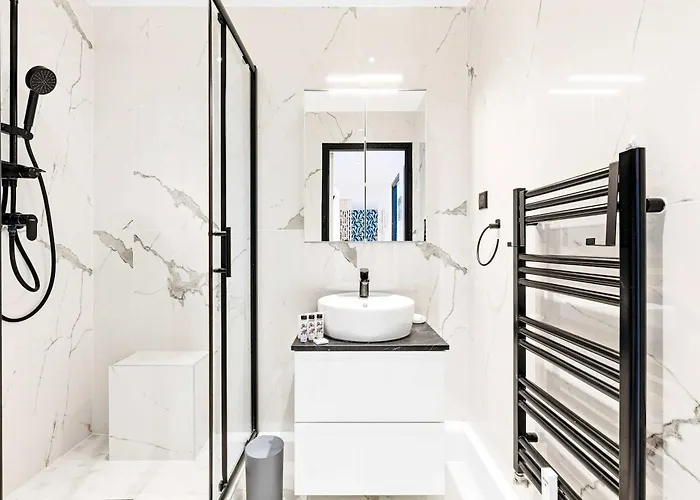 Lacour - 2 Bedroom - Large Terrace - 2 Min From The Croisette & Beaches *