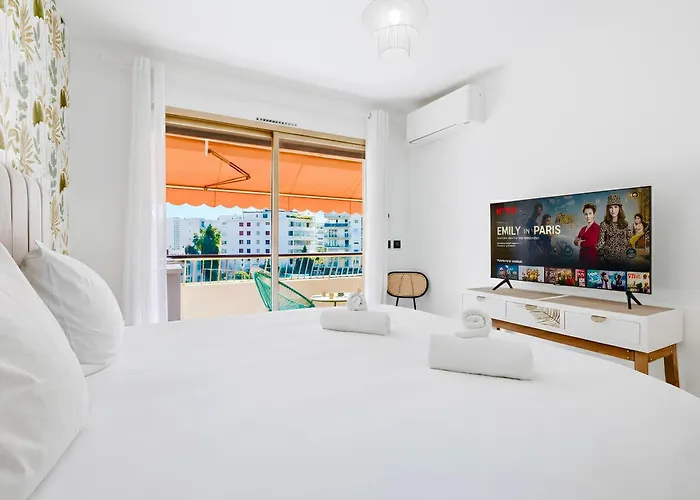 Lacour - 2 Bedroom - Large Terrace - 2 Min From The Croisette & Beaches Cannes