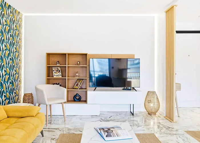 Lacour - 2 Bedroom - Large Terrace - 2 Min From The Croisette & Beaches