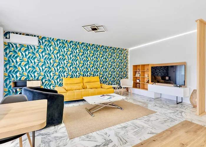 Lacour - 2 Bedroom - Large Terrace - 2 Min From The Croisette & Beaches