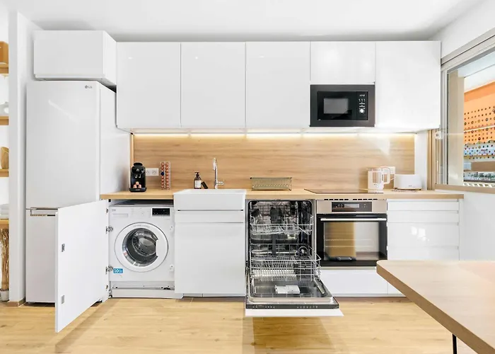 Apartament Lacour - 2 Bedroom - Large Terrace - 2 Min From The Croisette & Beaches