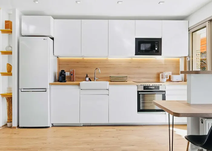 Apartament Lacour - 2 Bedroom - Large Terrace - 2 Min From The Croisette & Beaches Cannes