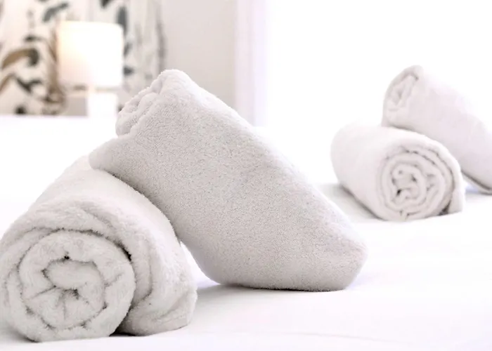 Lacour - 2 Bedroom - Large Terrace - 2 Min From The Croisette & Beaches